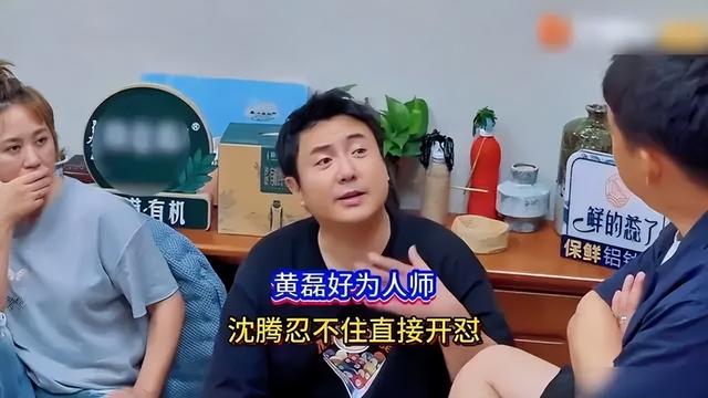 黄磊“大厨人设”翻车后露面：和孙莉逛环球影城，47岁孙莉扎辫子