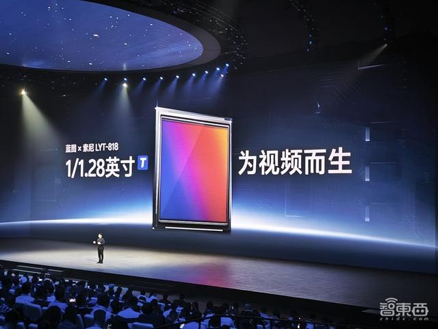 vivo X200系列登场：小屏mini版硬刚苹果，一键拖拽啥都能干