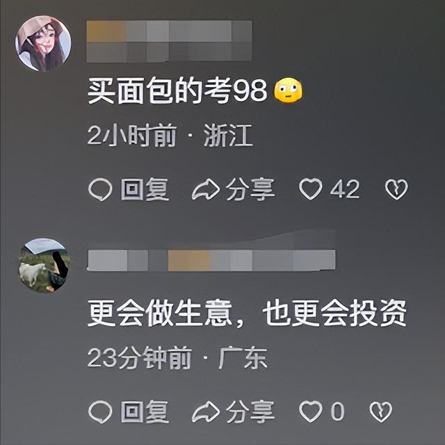 笑不活了，妈妈接双胞胎放学双声道分享应接不暇，引发网友热议